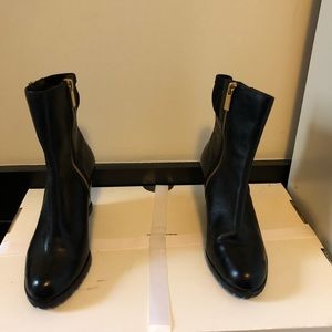 Black size 5.5 Michael Kors Zip Booties never worn